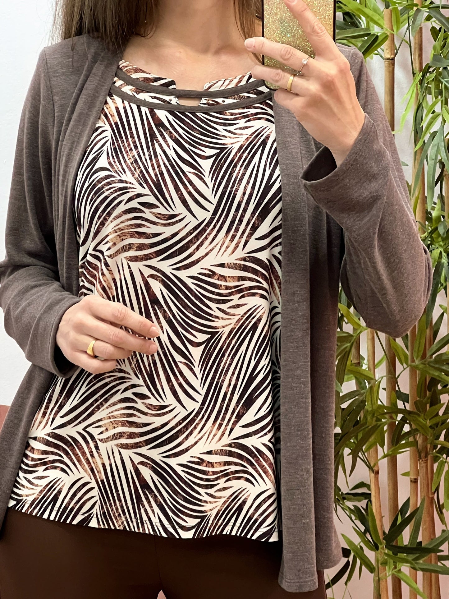 Conjunto Dos en Uno con Jersey Estampado y Chaqueta Integrada – Detalle en Escote – Diseñado y Fabricado en España El Vestidor de Inma