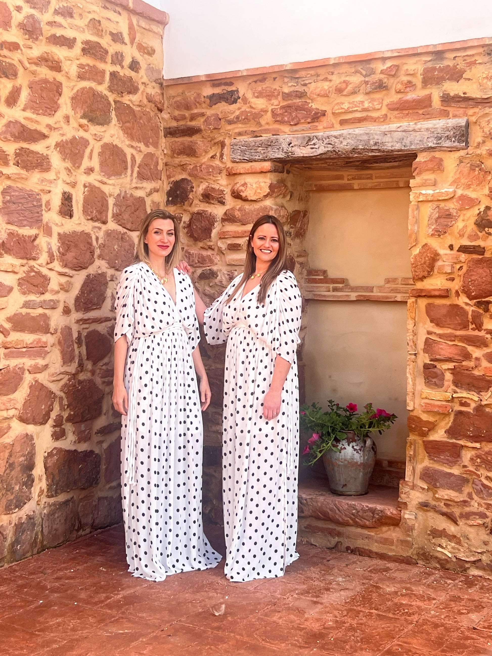 Vestido Maxi Lunares Espalda Abierta | Fluido con Abertura y Cinturón El Vestidor de Inma