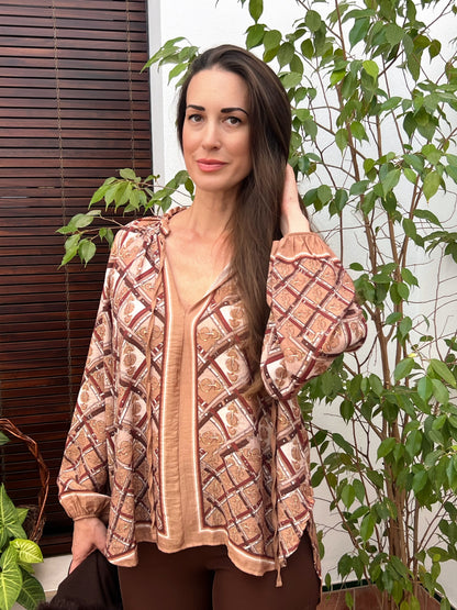 Camisa Estampada Étnica en Tonos Tierra – Talla Única El Vestidor de Inma
