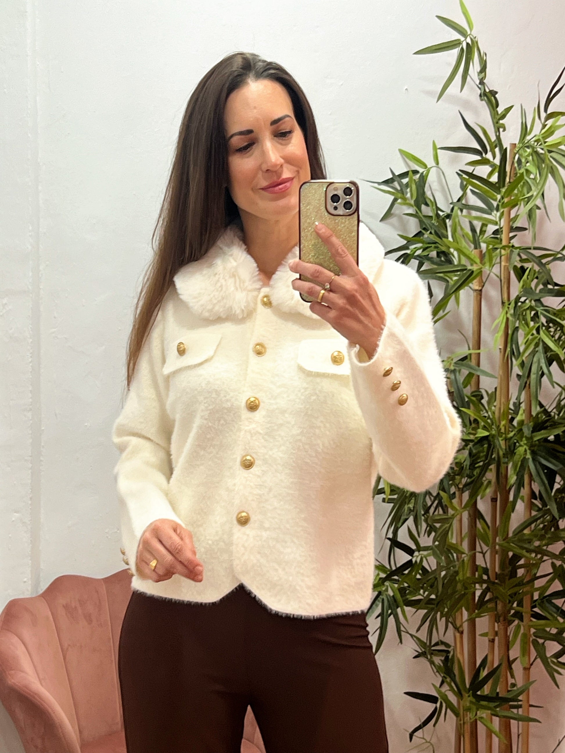 Chaqueta de Pelito con Cuello Desmontable y Botones Dorados – Talla Única El Vestidor de Inma