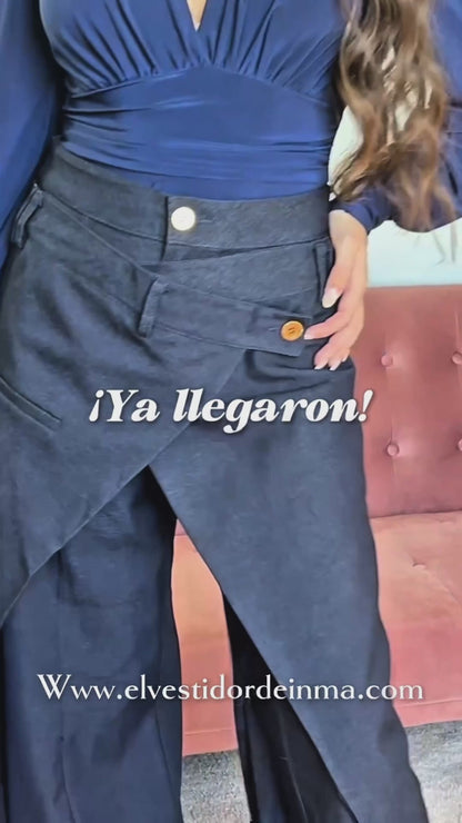 Body con escote en pico y copas incorporadas